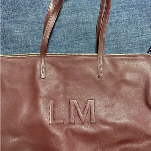 Leatherology zippered tote bag- color is ‘Bordeaux’ (burgundy)